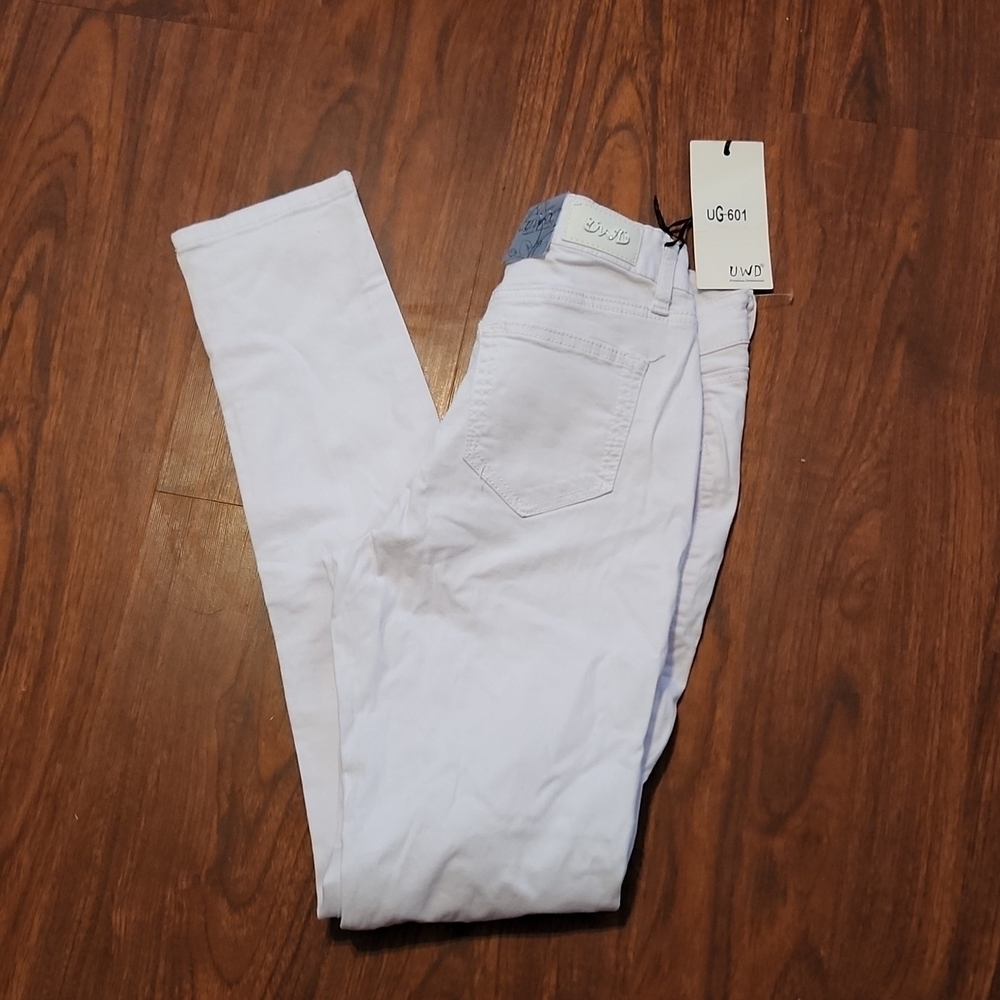 UWD Jeans Womens Size 9 White Premium Denim New Distressed Holes